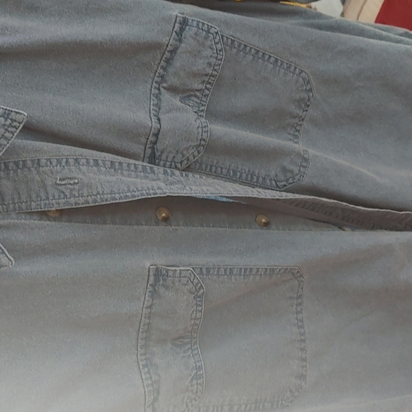 Short sleeve Size M Button down - Picture 3 of 6